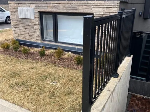 1131 Cooke Blvd #701, Burlington, ON L7T 4A8