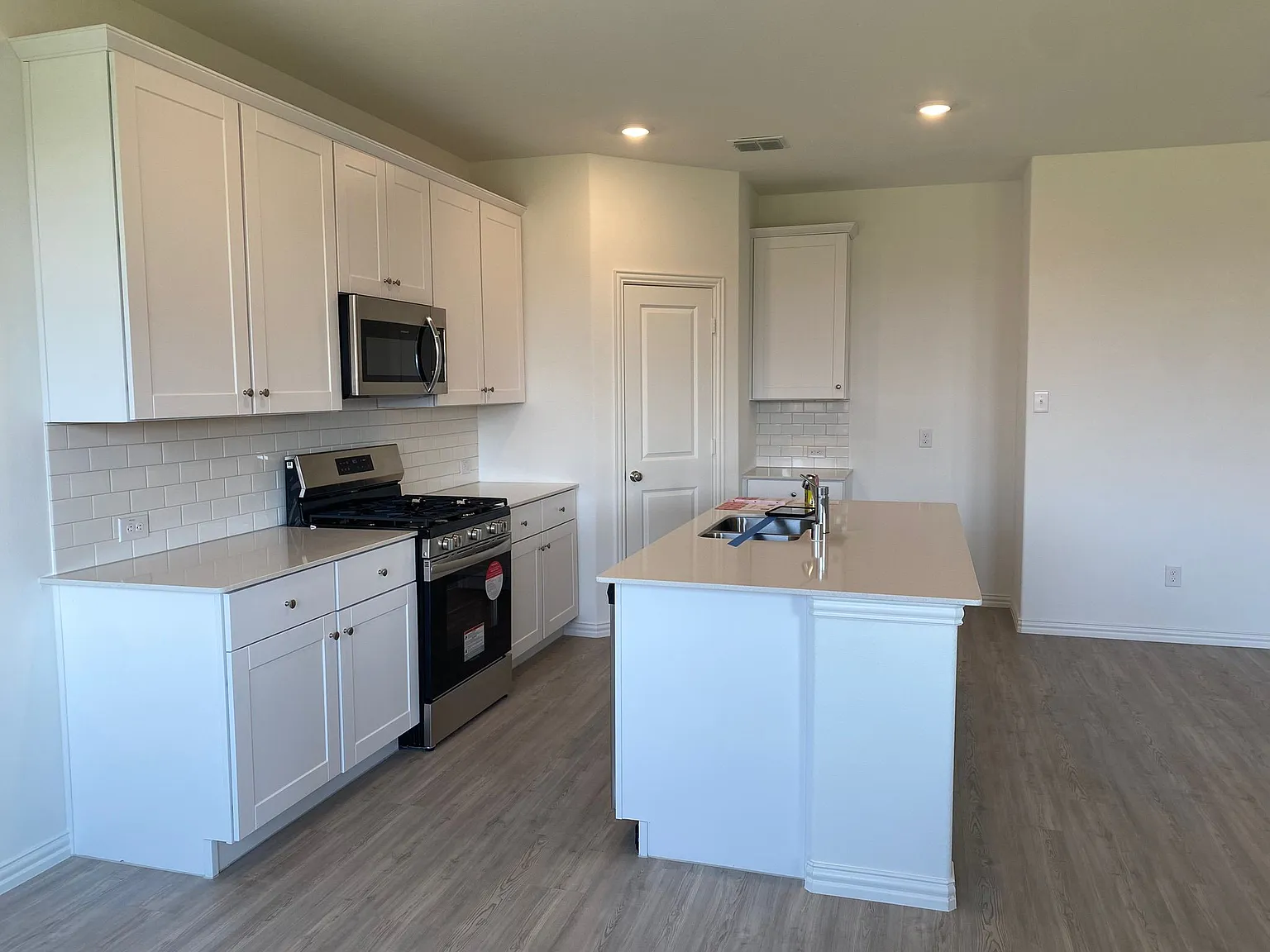4 bed, 1838 sqft, $2,750 — Photo 4