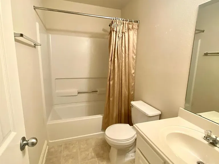518 Remington Chase Ct — Photo 7