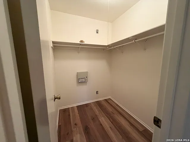 7643 Chatsworth — Photo 15