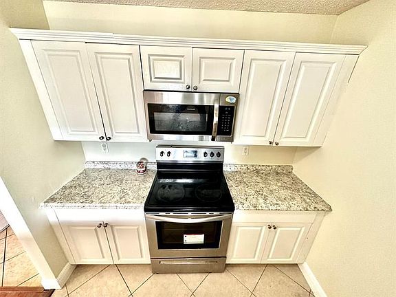 4th image of 1405 Meadows Cir W