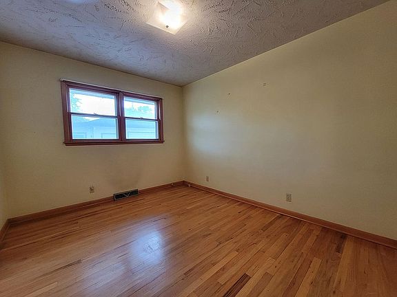4th image of 735 W Garfield St
