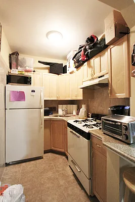 Rented by Urban Real Estate Property Group Inc | media 28