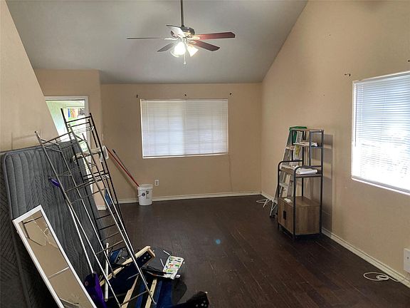 3rd image of 5415 Walnut Grove Dr