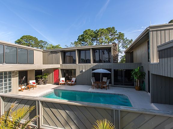 3rd image of 9056 Bay Hill Blvd