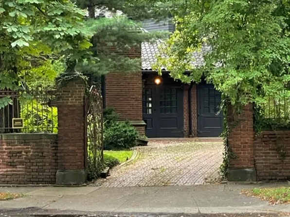 2420 Derbyshire Rd, Cleveland Heights, OH 44106