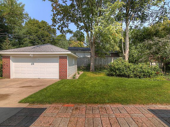 4th image of 2145 Anderson Dr SE