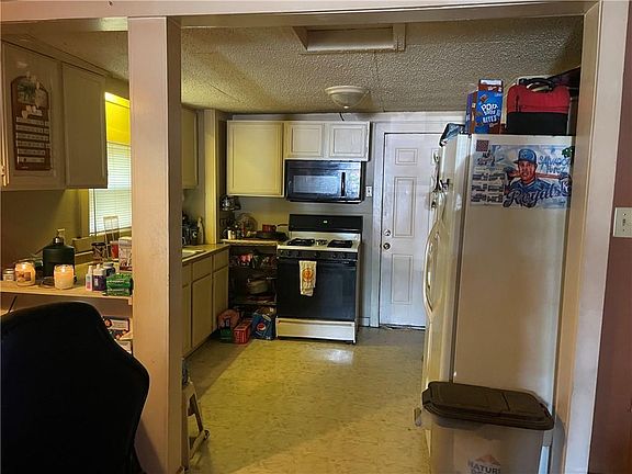 5th image of 5519 Clark Ave