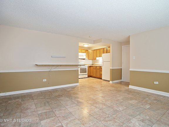 3rd image of 9997 Linda Ln APT Gw