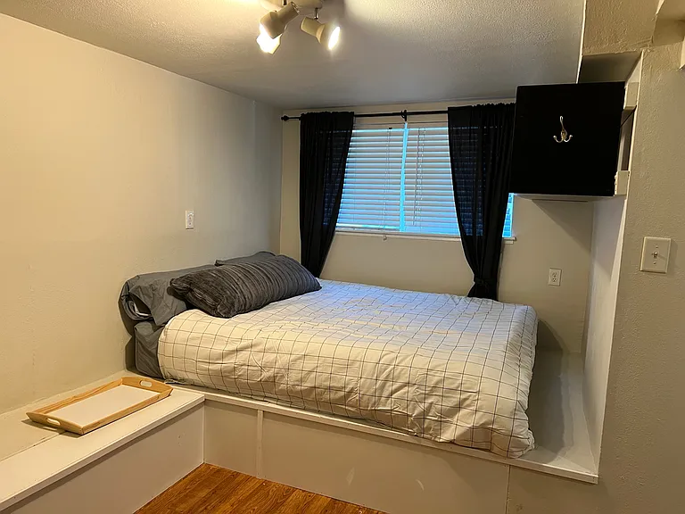 2807 Bush St — Photo 6