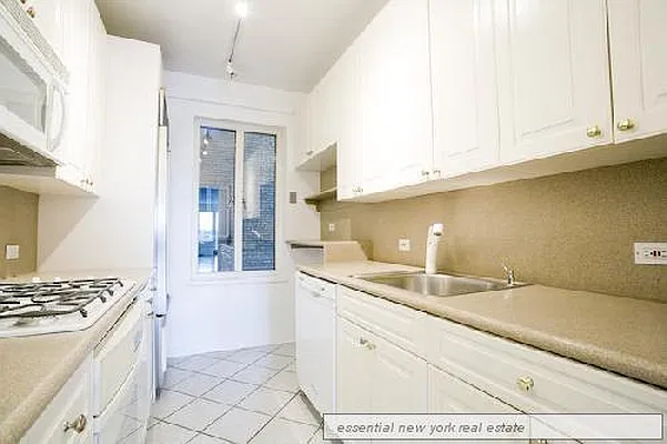 Rented by essential NEW YORK Real Estate | media 22