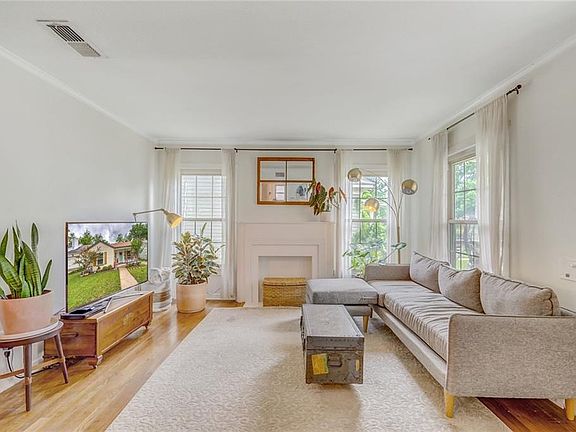 4th image of 2922 Willing Ave
