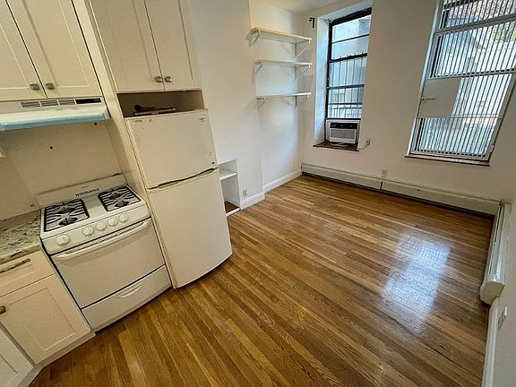 4th image of 57 Clinton St APT 1A