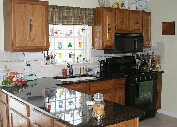 4th image of 12 Michelle Dr
