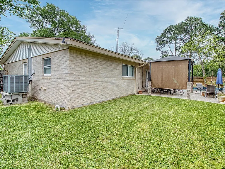 1405 Delabrook Ct — Photo 25