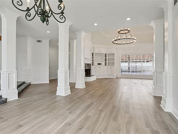 5th image of 70 Burleigh Ct S