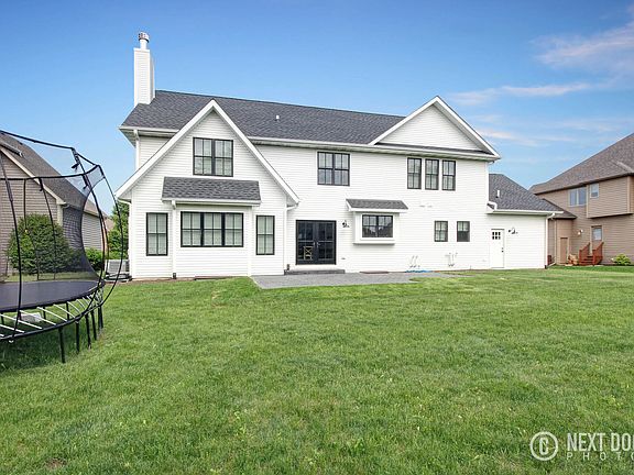 3rd image of 25732 W Sunnymere Dr