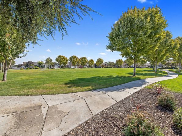 1289 Windsong Drive, Tulare, CA 93274