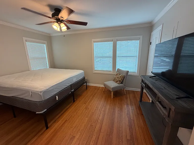 300 Pershing St — Photo 4