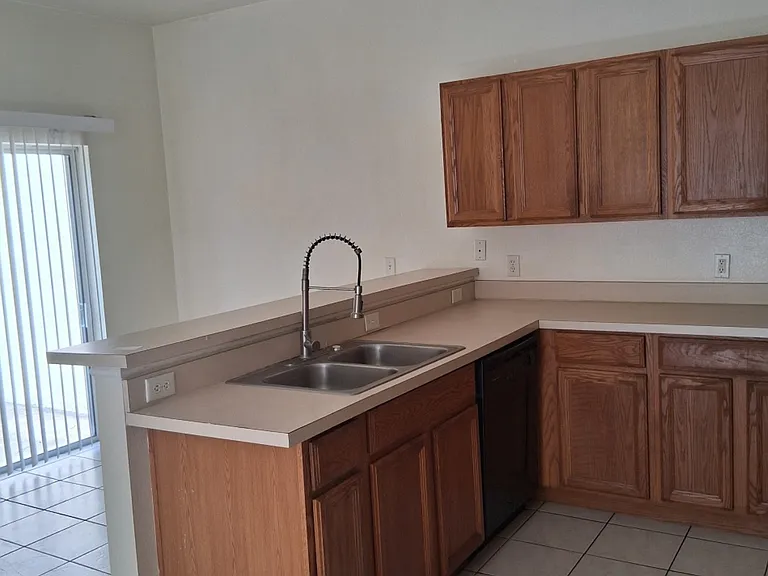 1119 Citrus Hill Ct — Photo 5