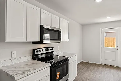 303 Victory Dr Photo 1