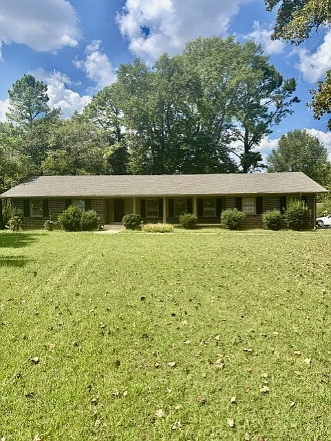 3 bed, 2.0 bath, 2022 sqft, $1,900 — Photo 2