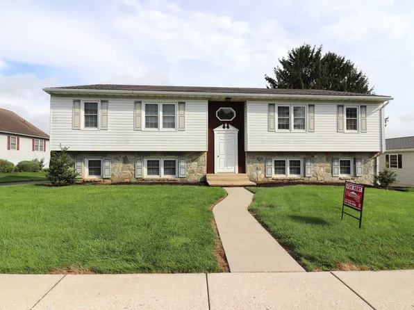 1210 Dawn Ave, Ephrata, PA 17522