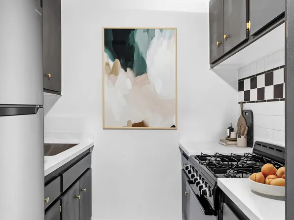 445 East 86th Street image 3 of 10