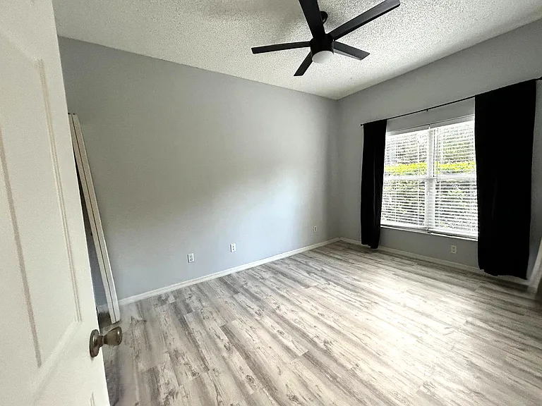 465 Eastbridge Dr — Photo 22