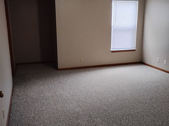 3rd image of 3916 Ledyard St