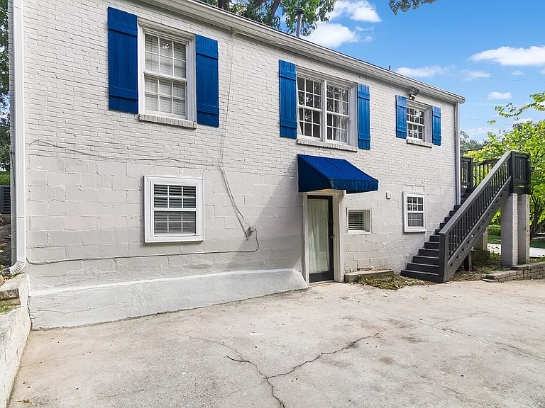 225 Springdale Dr NE — Photo 18