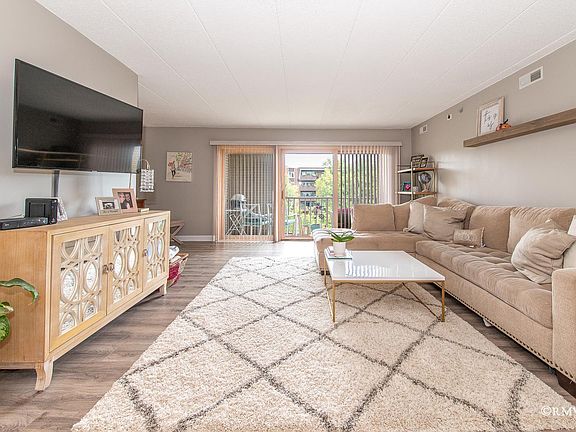 5th image of 480 E Montrose Ave APT 301