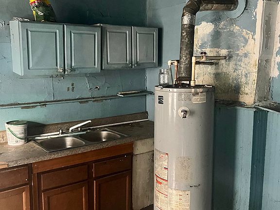 4th image of 1074 Overton Park Ave