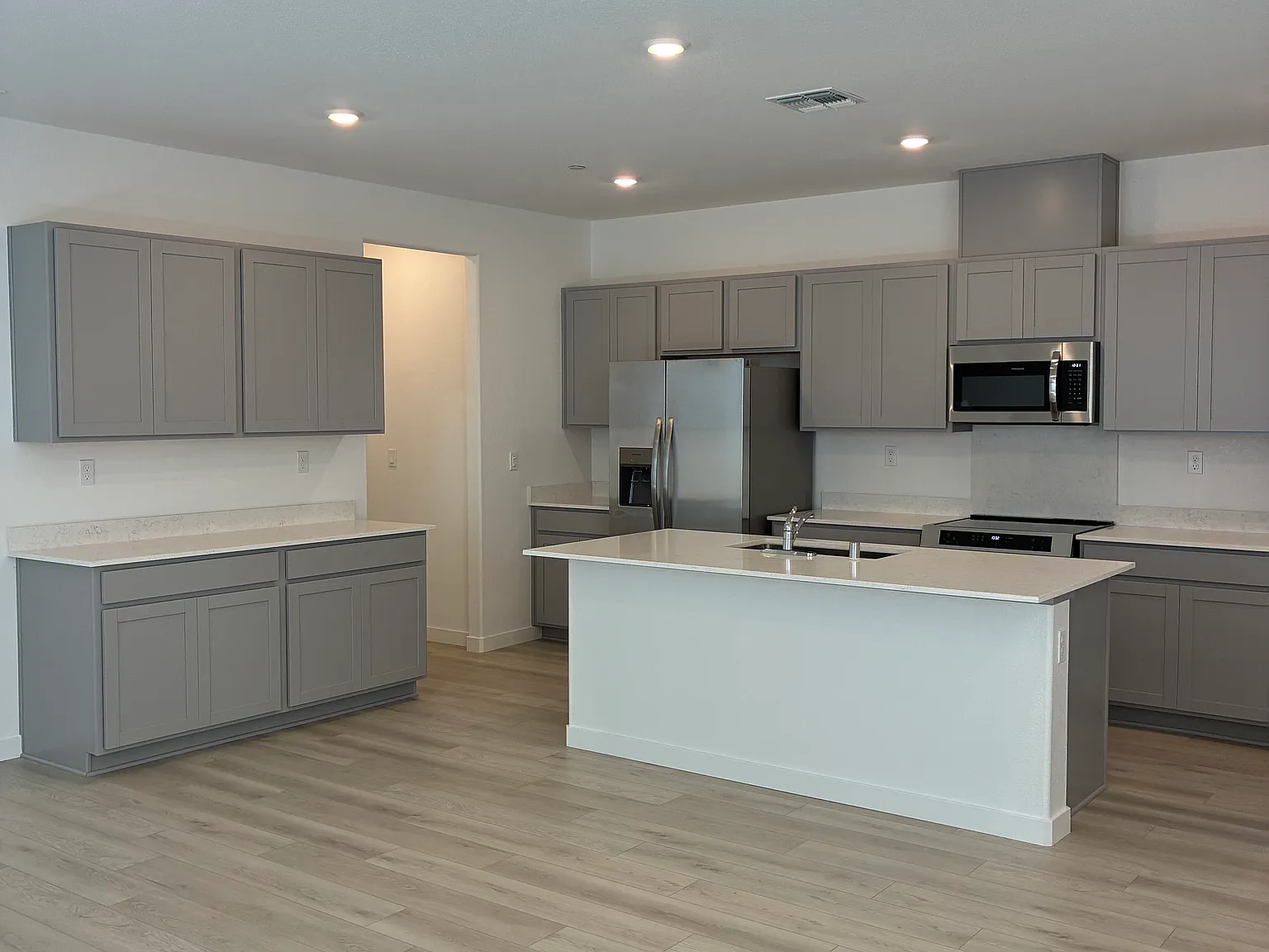 3 bed, 2.5 bath, 1943 sqft, $2,800 — Photo 3