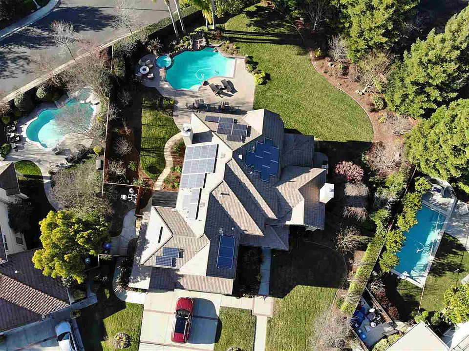 2nd image of 311 Amelia Ln