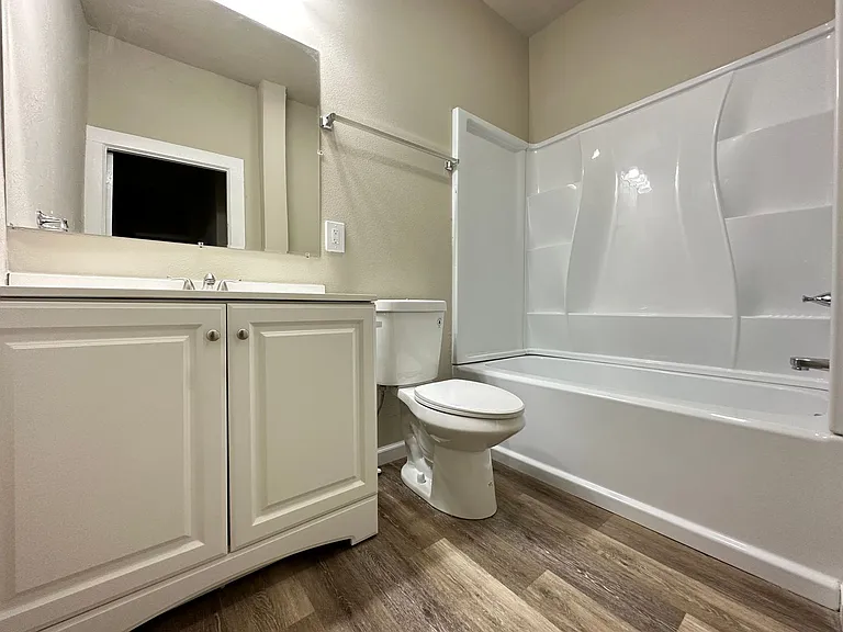 803 E Court Ave — Photo 11