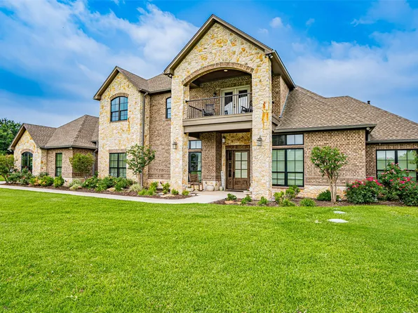 1407 E Scandinavian Ct, Granbury, TX 76048