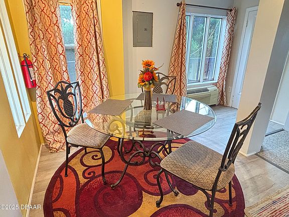 3rd image of 528 Bostwick Ave #2