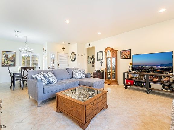 5th image of 2810 Sapphire Desert Dr
