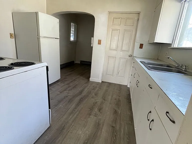 1906 Bay Ave — Photo 5