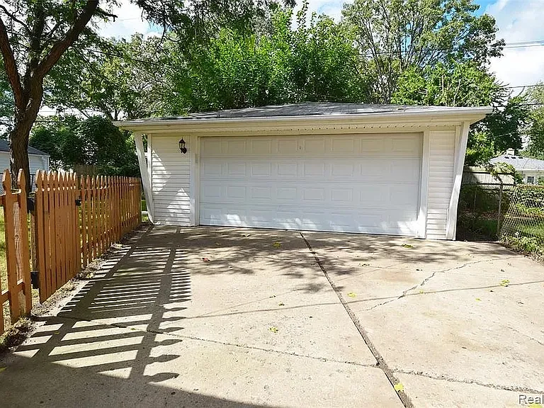 28057 Brentwood St — Photo 32