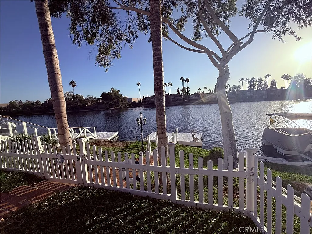 3 bed, 2.5 bath, 1860 sqft, $6,250 — Photo 3