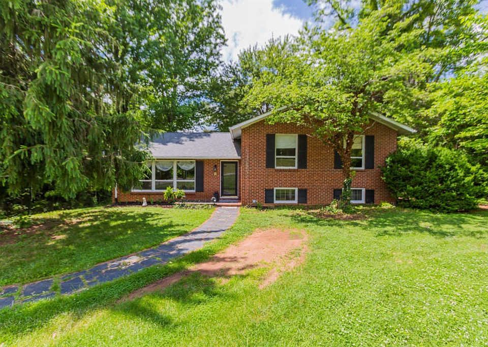 1st image of 105 Yorkshire Cir