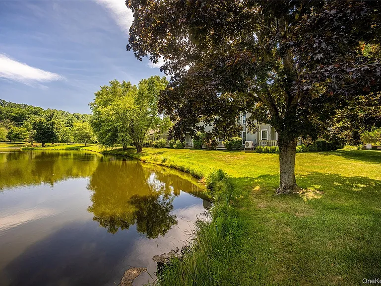 21 Pond Dr W — Photo 6