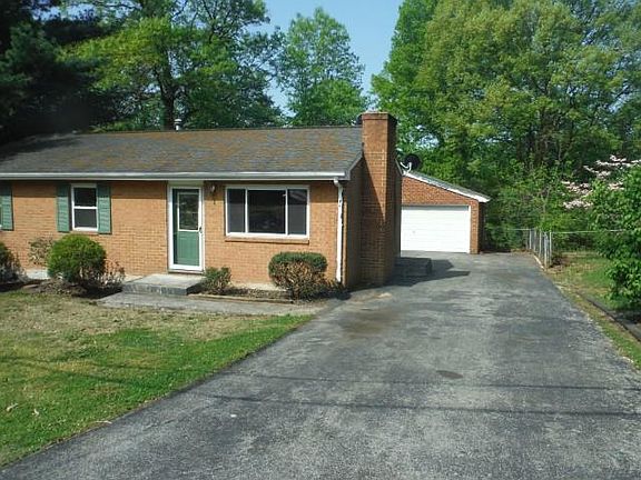 3rd image of 2976 Creekwood Dr