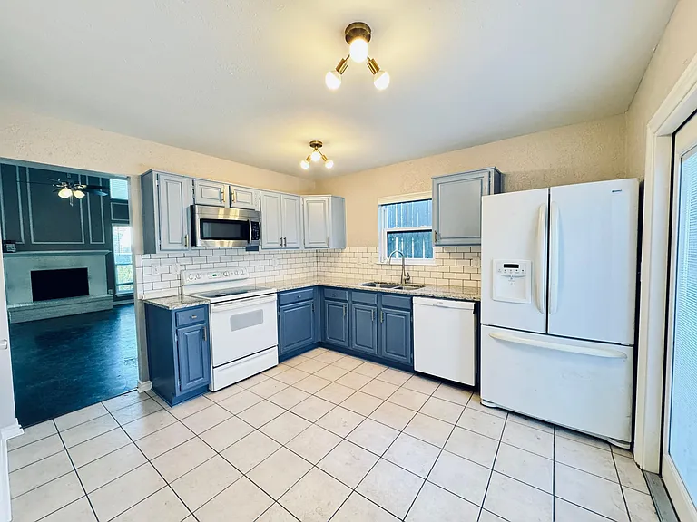 1508 Villars St — Photo 12
