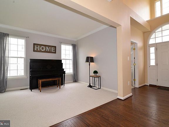 5th image of 752 Hardy Ct NE