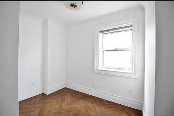 Rented by Urbanite Realty Inc | media 26