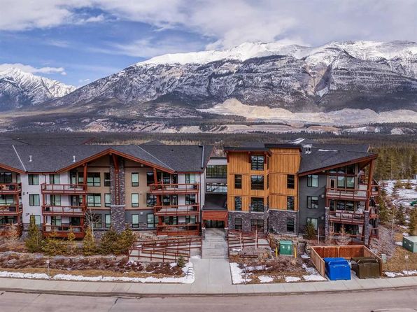 106 S Stewart Creek Rise #205, Canmore, AB T1W 0N3