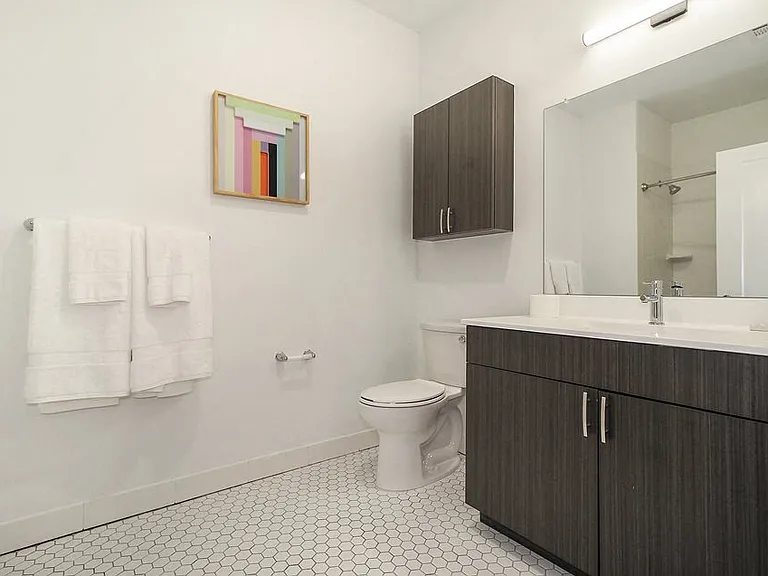 Bay 151 — Photo 3